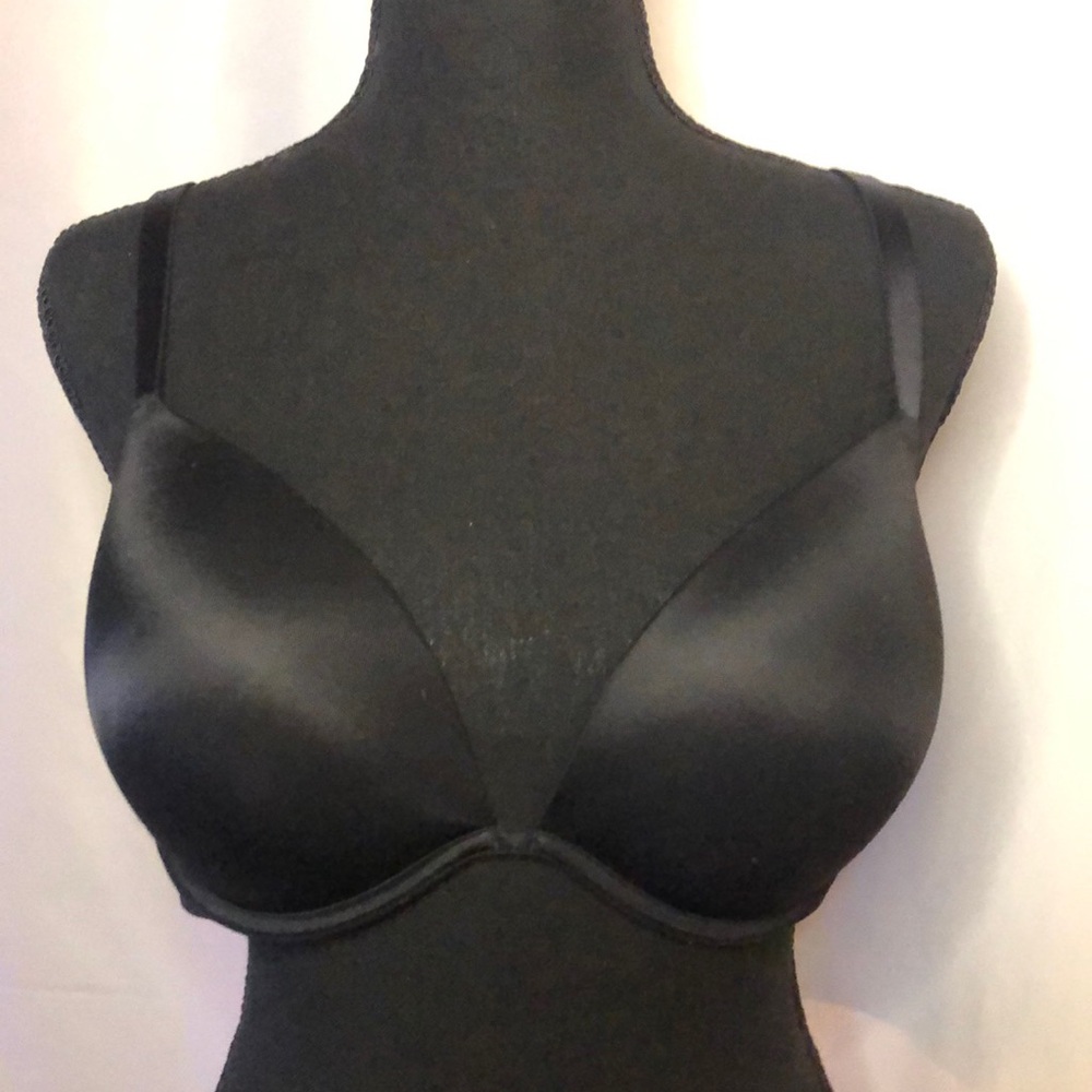 VICTORIA’S SECRET Black Wear Everywhere Super Push up padded bra. Size 34 DD.